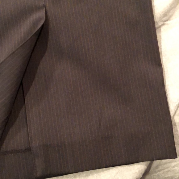 Excellent pre loved- Jones New York suit size 10 charcoal black w pinstripe - Picture 9 of 9